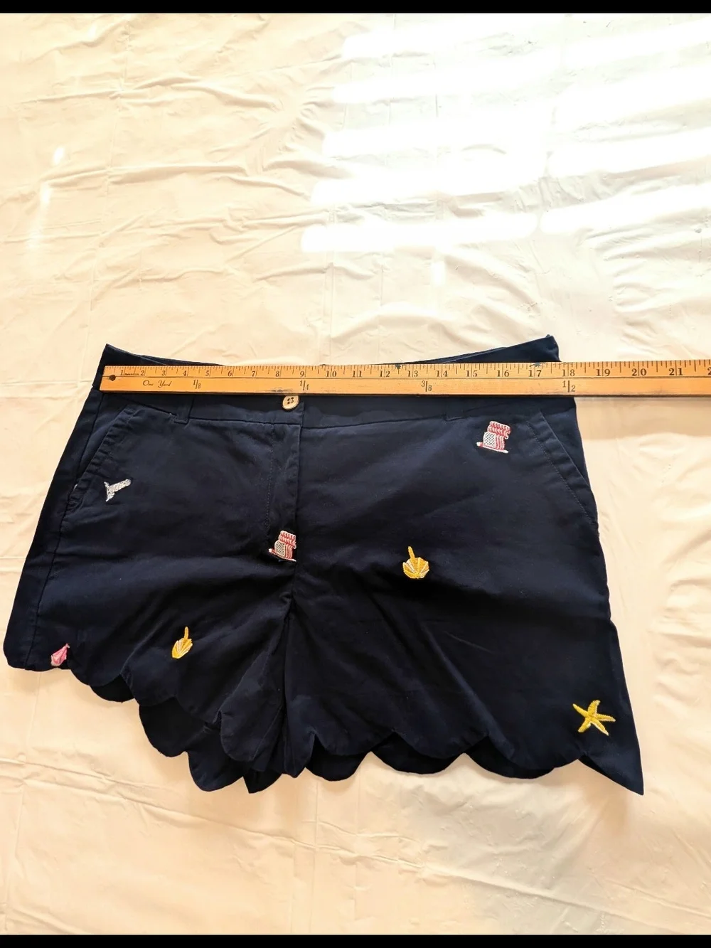 Crown & Ivy Shelby Womens 12  Summer Theme Embroidered  Scalloped Shorts Navy